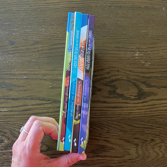 Children's Book Set - Esther, Moses, Jonah, Deborah - Picture 5 of 6